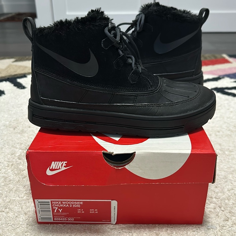 Awesome Nike Woodside Chukka 2 (GS)